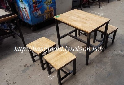 THANH LÝ 10 BỘ BÀN GHẾ CHÂN SẮT